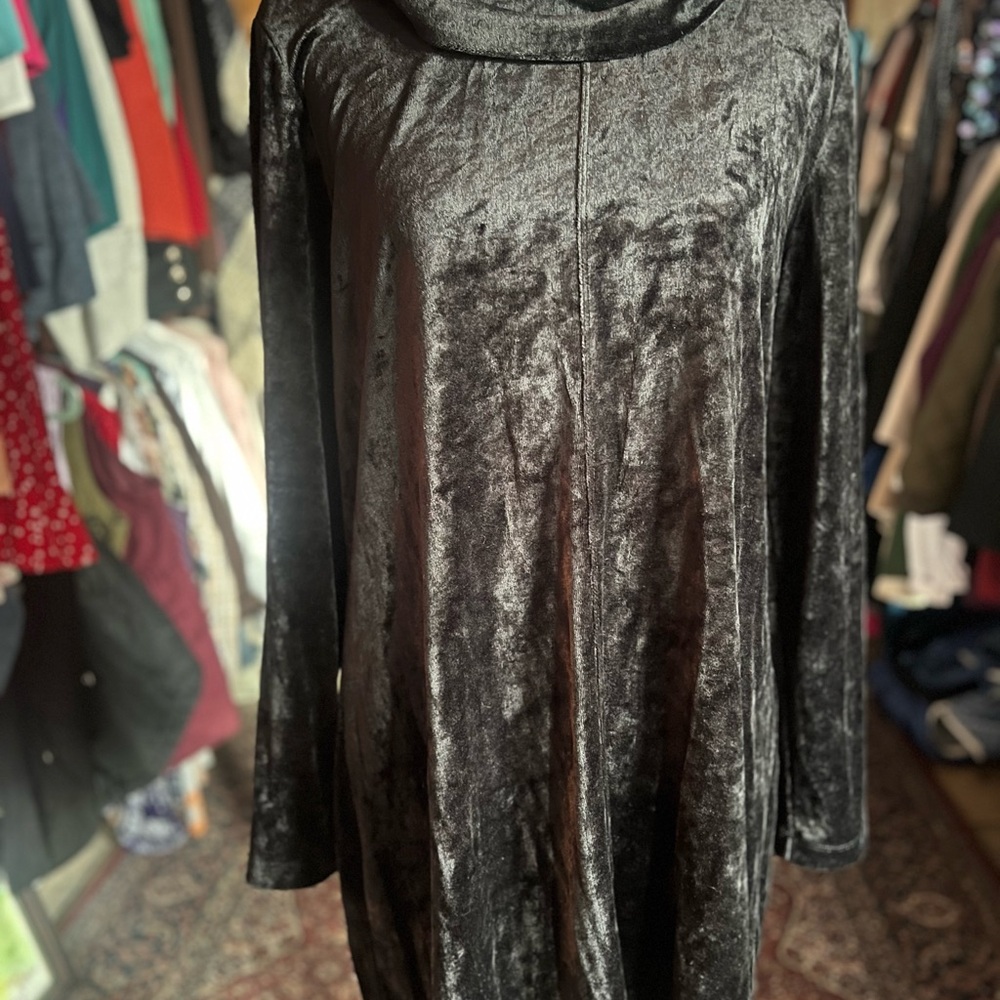 NorthStyle Black velour Long Sleeve Dress